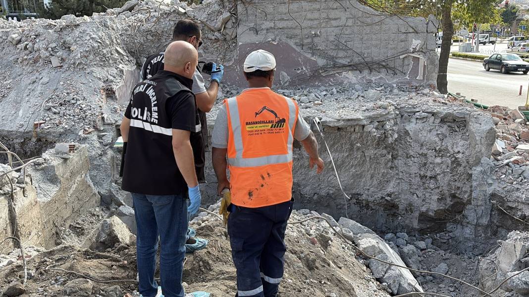 Tüyler ürperten olay! Yıkım çalışması yapılırken bulundu 2